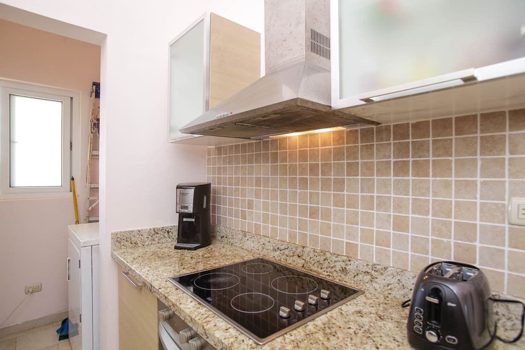 Full-equipped kitchen with a granit countertop, oven and other kitchen utensils you might want to use