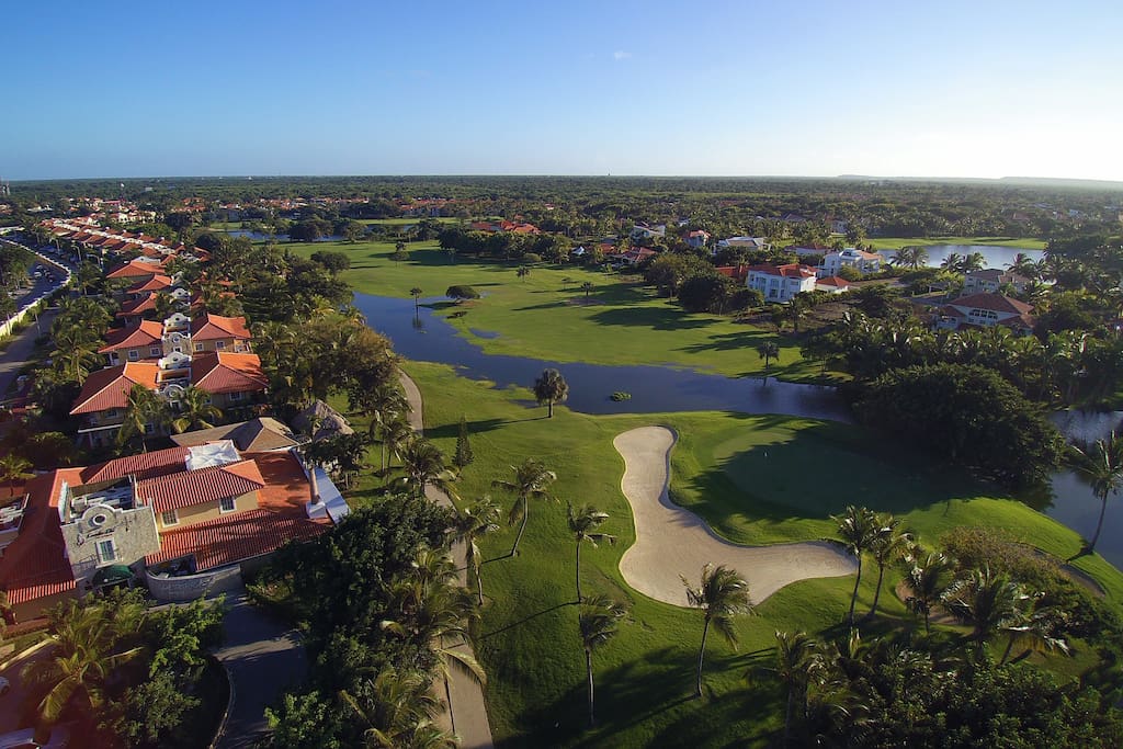 Master your golf skills on the best fields. Enjoy the surrounding nature while playing golf.