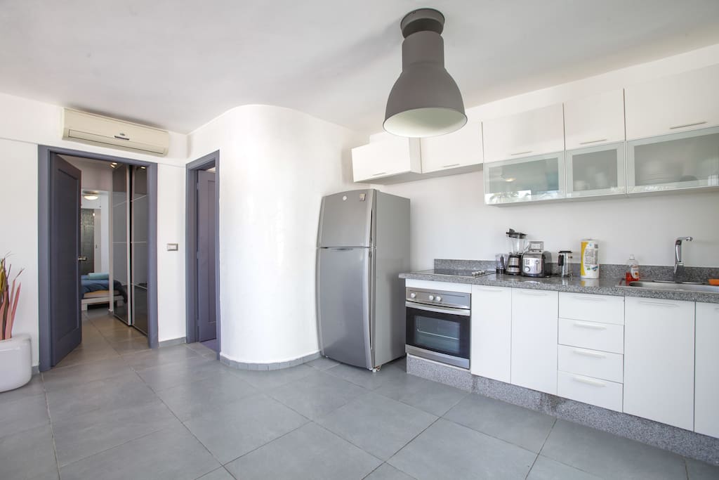 A very spacious kitchen will be good for a group vacation, you can cook here and use the kitchen with all amenities:
+ Water cooler
+ Kitchen stove
+ Big Fridge
+ Microwave
+ Toaster
+ Blender