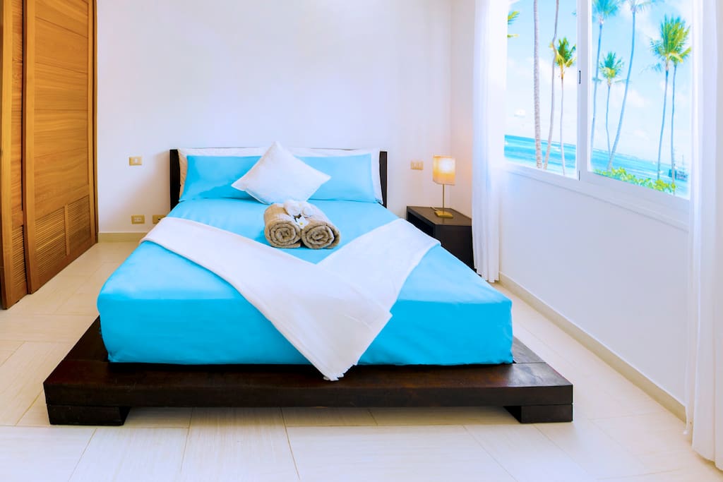 Super comfortable beds with fresh linens and towels, so you can totally enjoy your stay.