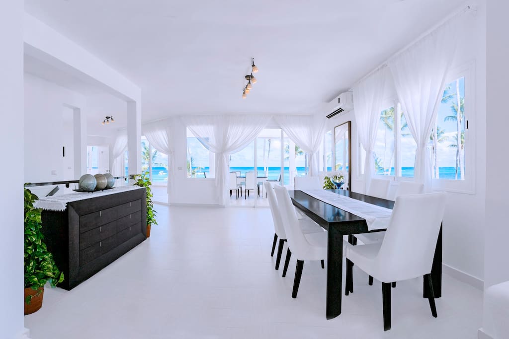 Comfortable, lush 2-level apartment. Right on the beach, FREE WI-FI, free parking. The location couldn't have been better!