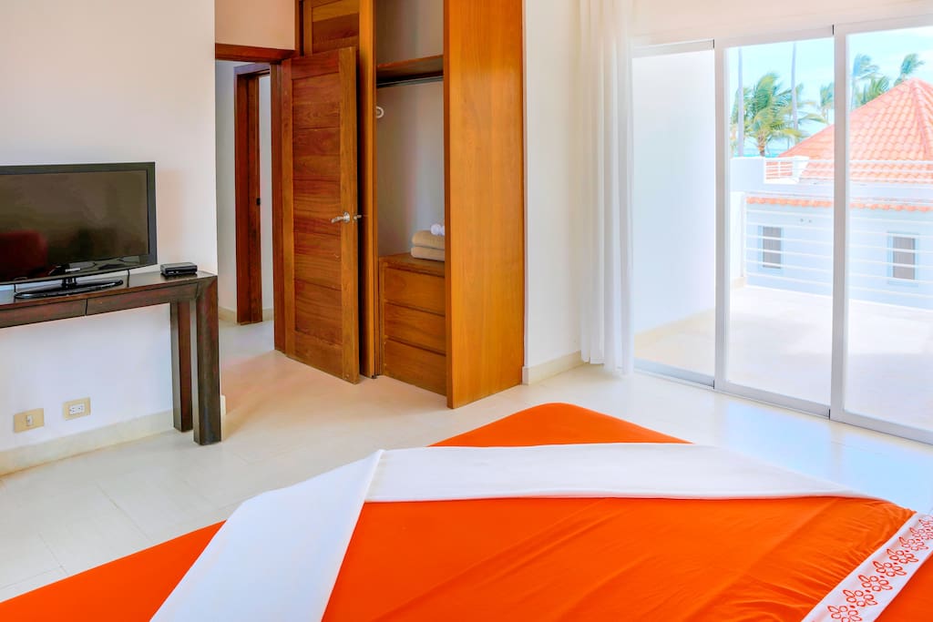 Each room has its own shelves and direct views to the ocean