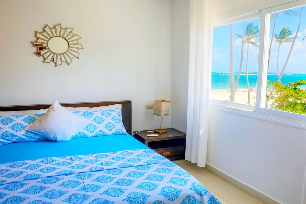 Super comfortable beds with fresh linens and towels, so you can totally enjoy your stay.