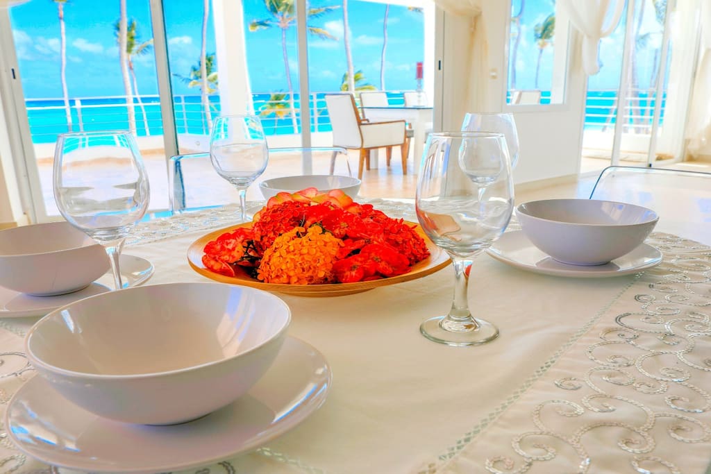 Everything you were dreaming about. The place is right on the beach. Fantastic Ocean view will make your stay unique. The best emotions. The best memories. Book it now to guarantee your reservation.