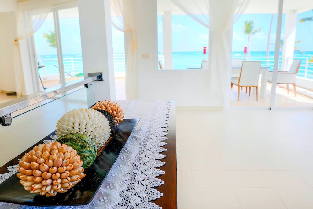 Bright details and excellent views - that ar e the words that can perfectly describe this beautiful appartment!