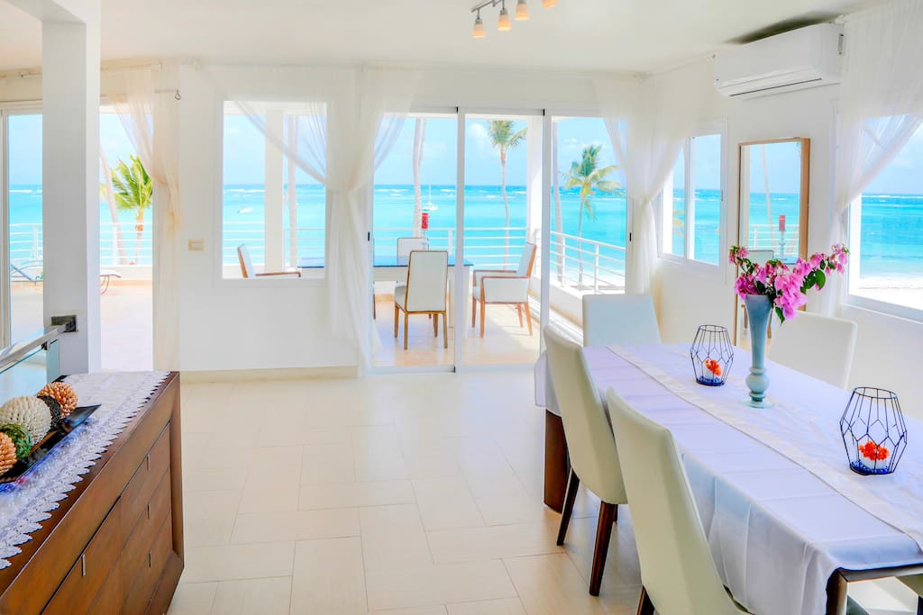 Spacious living room with an ocean view. This is a hard FACT that you can enjoy it every day from every room. Feel unique, be unique.