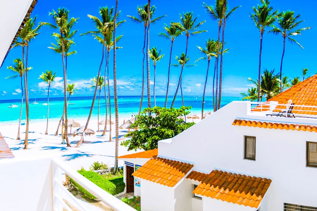 Everything you were dreaming about. The place is right on the beach. Fantastic Ocean view will make your stay unique. The best emotions. The best memories. Book it now to guarantee your reservation.