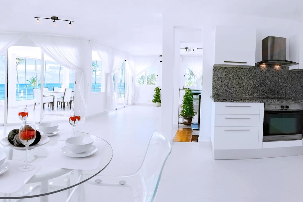 Yes. This is real picture. The best ever ocean view in the area.