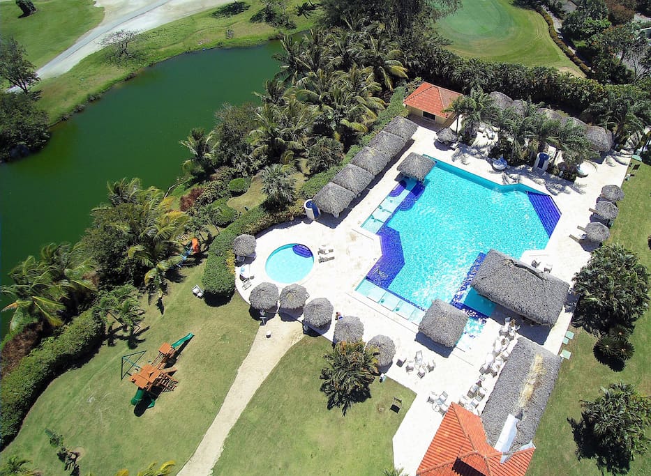 The residence has everything that you might need: a big pool, an outdoor bar and cozy chaise lounges. Make a reservation today!