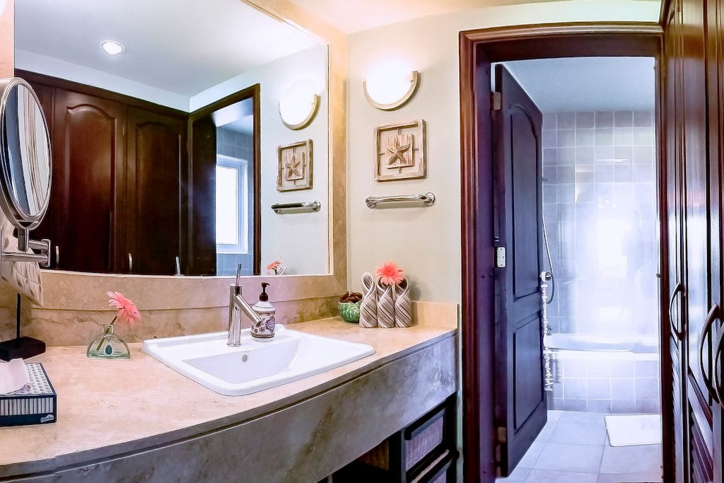 The bathrooms are very bright, fresh and clean. You'll find here all basic essentials, such as fresh towels, linens, shampoo. Take a hot shower to relax and be ready to have excellent vacation!
