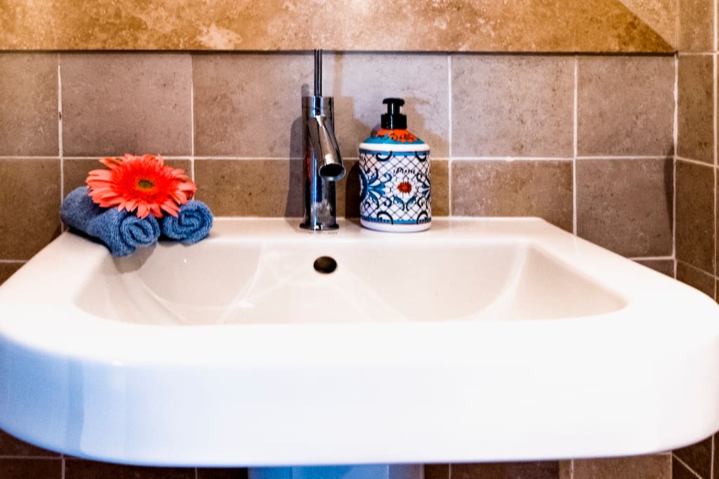 The bathrooms are very bright, fresh and clean. You'll find here all basic essentials, such as fresh towels, linens, shampoo. Take a hot shower to relax and be ready to have excellent vacation!
