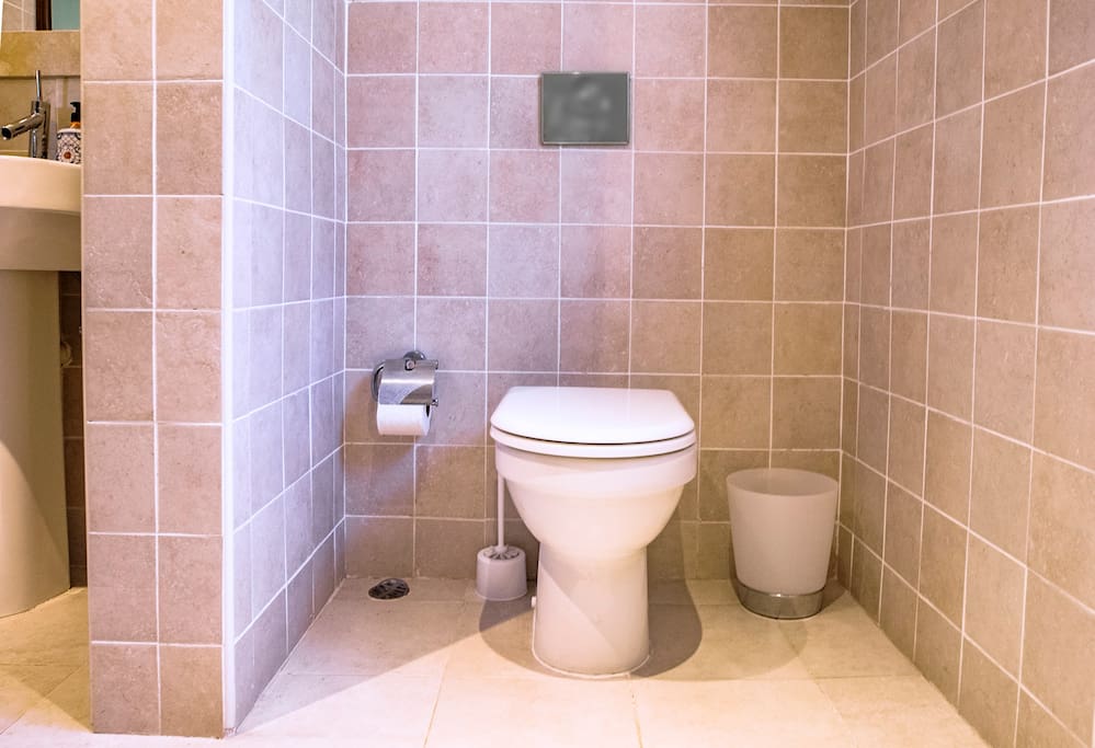 The bathrooms are very bright, fresh and clean. You'll find here all basic essentials, such as fresh towels, linens, shampoo. Take a hot shower to relax and be ready to have excellent vacation!