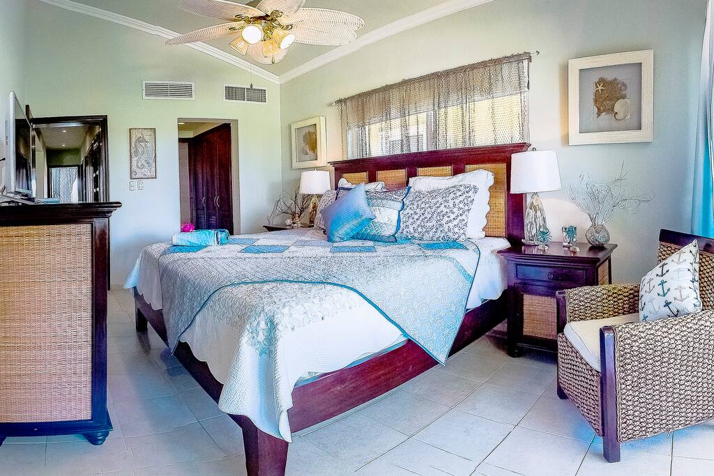 Your bedroom has a nice big bed, a drawer for personal storage, pleasant reading light and en-suite bathrooms with all essentials. The room is very bright and cozy.