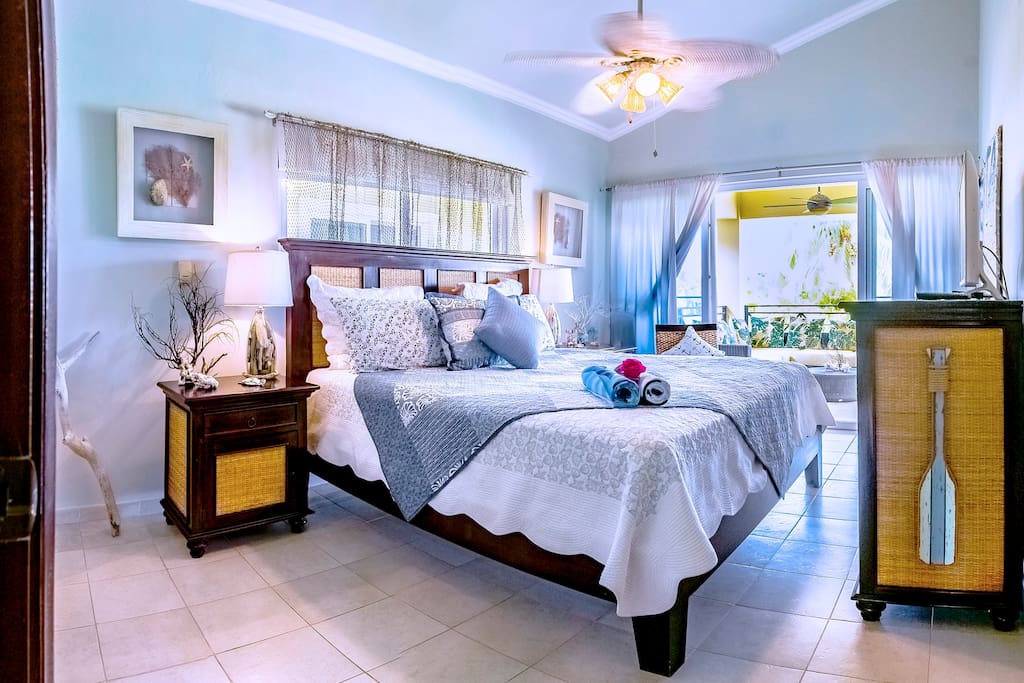 Airy and light bedrooms with a very special Carribean design. AC system and ceiling fans will help you to feel breezy. Feel like home!