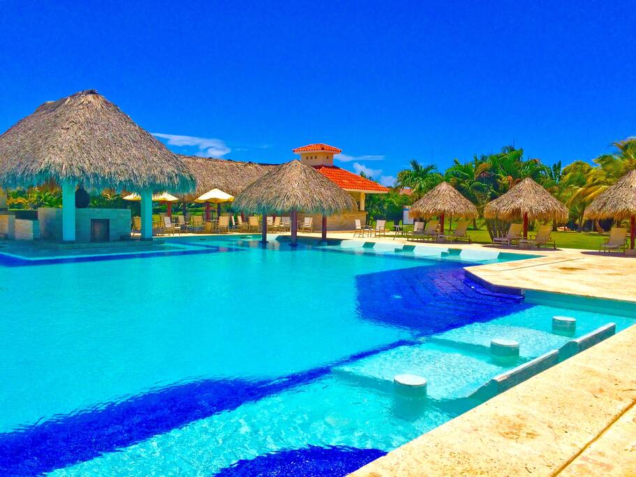 Look at this turquoise water and forget about everything!