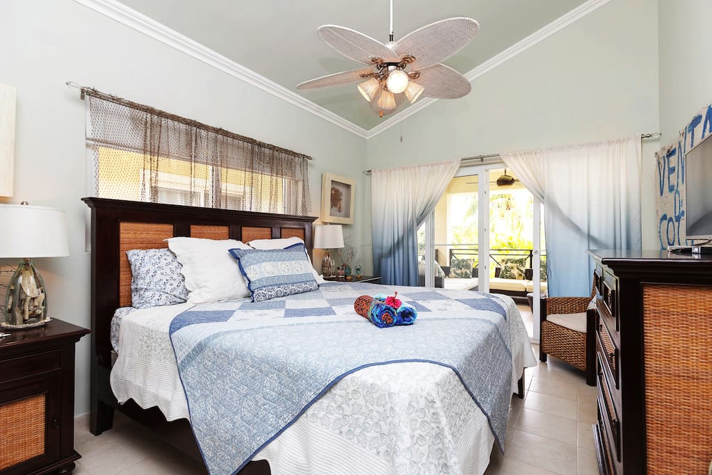 Your bedroom has a nice big bed, a drawer for personal storage, pleasant reading light and en-suite bathroom with all essentials. The room is very bright and cozy due to a big sliding window.