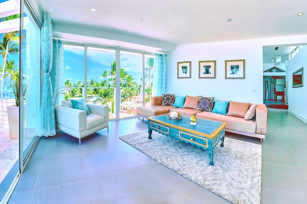 Relax on the comfortable sofa surfing the Internet. Free Wi-Fi is at your disposal.