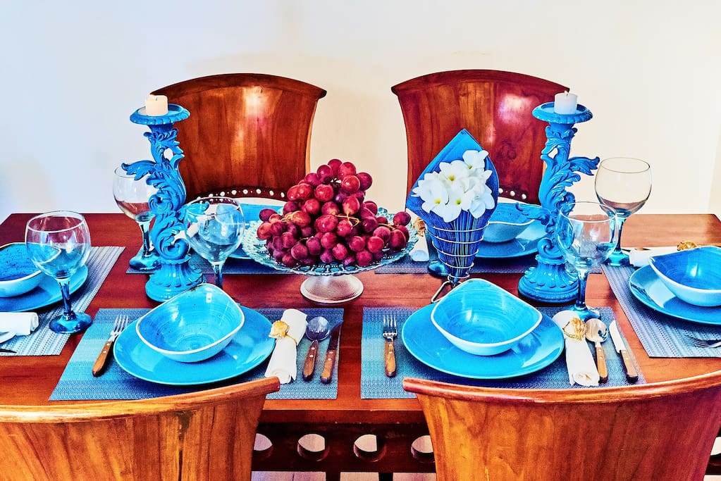 You will find everything needed to dine comfortably.