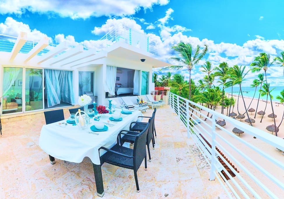 You will spend a lot of time on the balcony. You can sunbathe on a sun lounger or dine at the table while admiring the beautiful views.