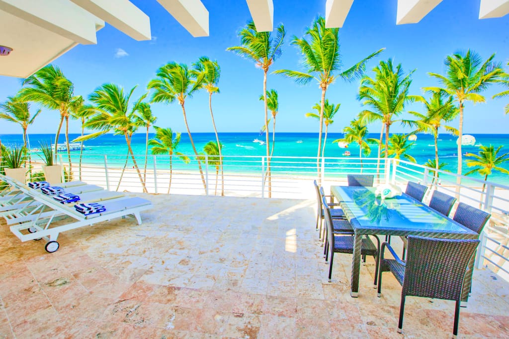 The location of the apartment guarantees a great beach holiday.