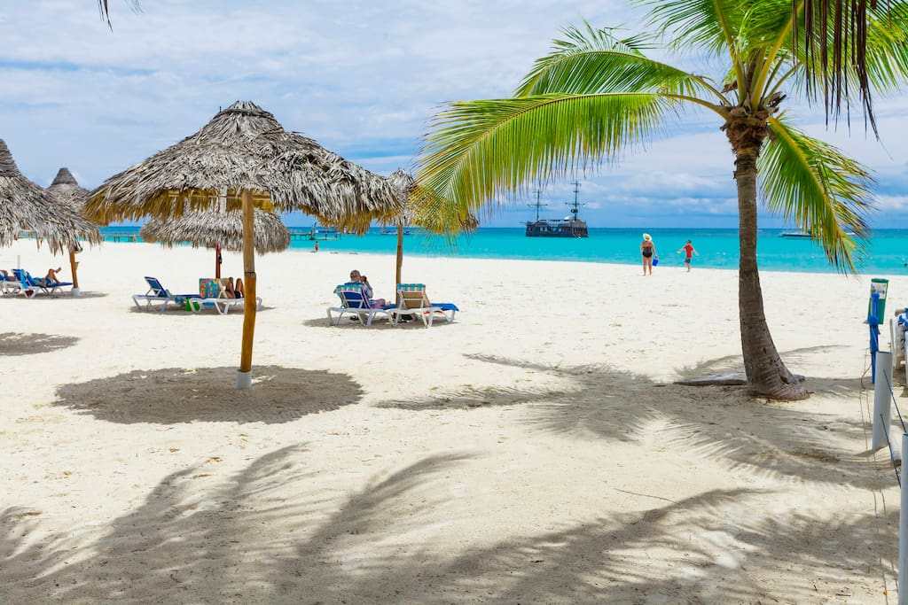 JinJun said:"the place was great, organized and clean. In front of Los Corales Beach. Truly recommended if you're going to spend a few days in Bávaro, Punta Cana, with your family or friends"
June 2017