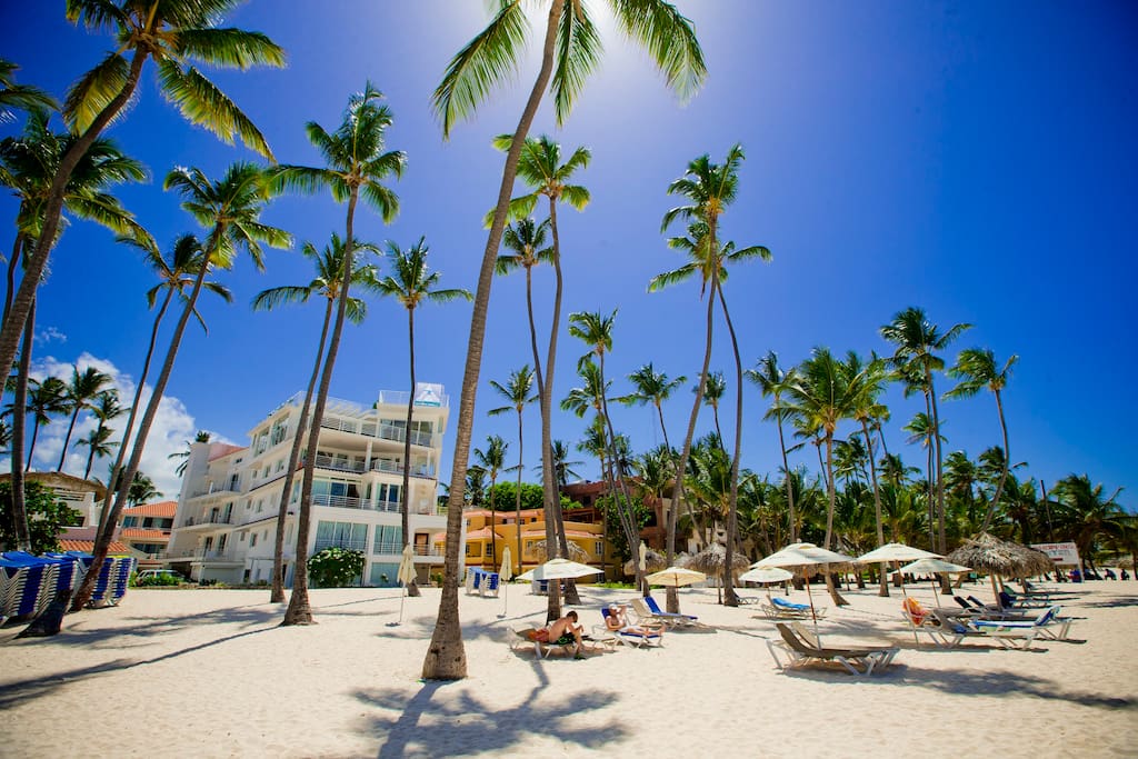 Your access to the beach, white sand, perfect view and the welcoming ocean.