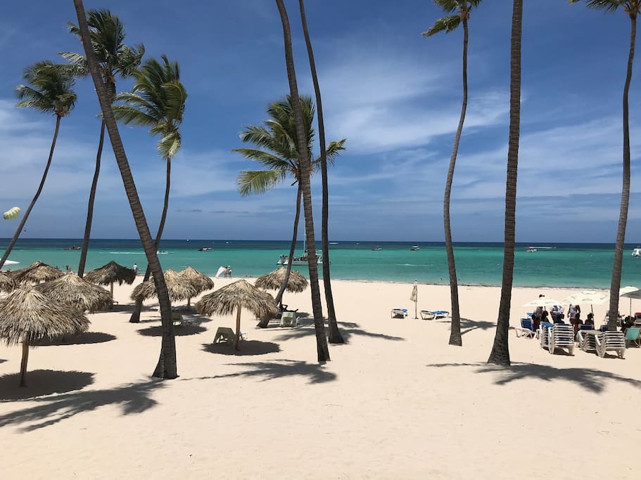 A beautiful gamma of white-sand beach and aquamarine water make an excellent picture!