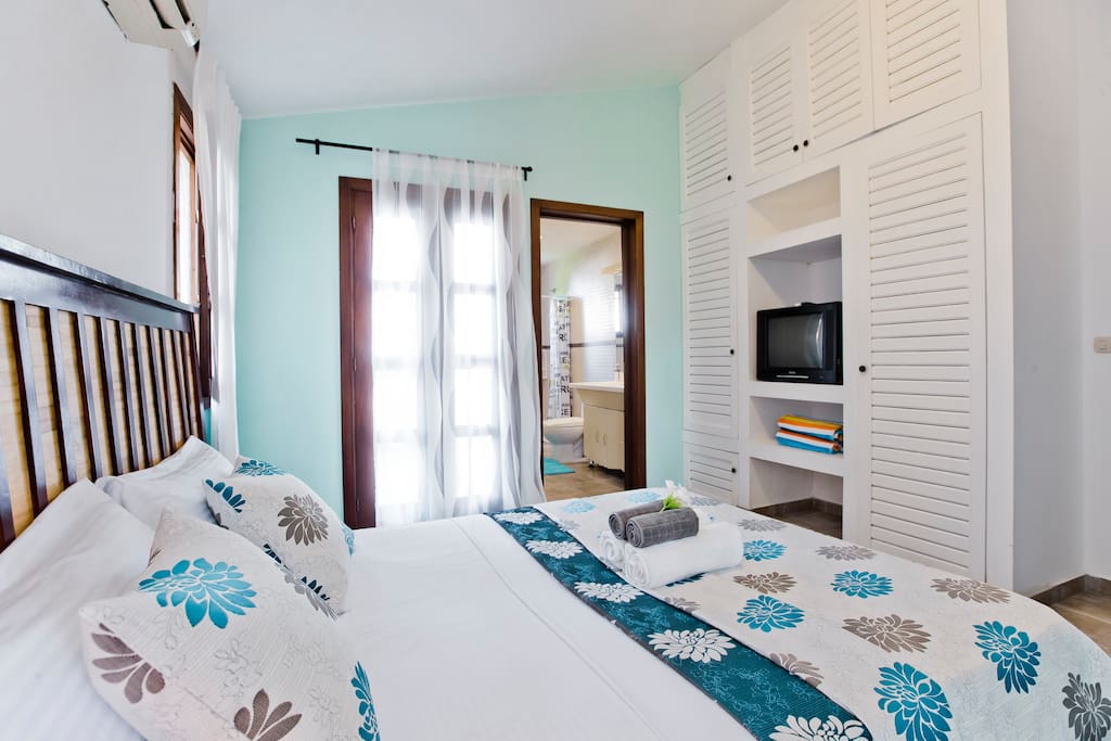 Go to sleep in a cooled room with big windows, stylish design and fresh linen. There is a lot of storing space for you.