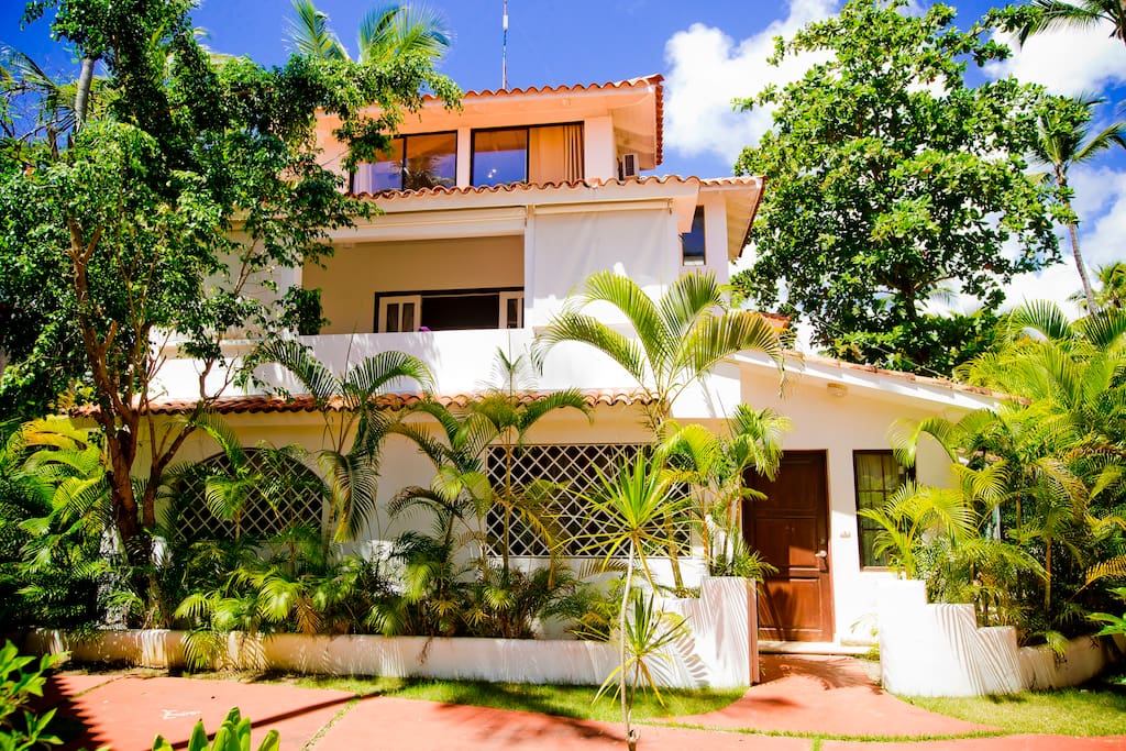 Beautiful and tranquil place to have your vacation, the beach is in a few steps from you!