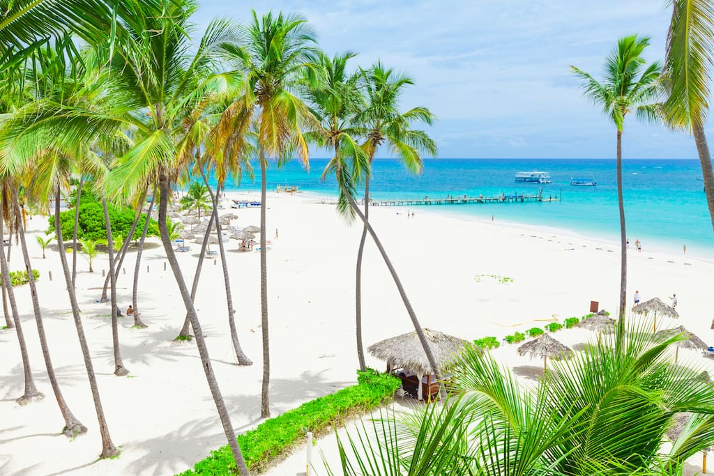 Just look at this beach... Imagine yourself chilling out here. Just 2 min walking distance and you are right on this Amazing BEACH, the number ONE IN THE WORLD! Chaise lounges included!