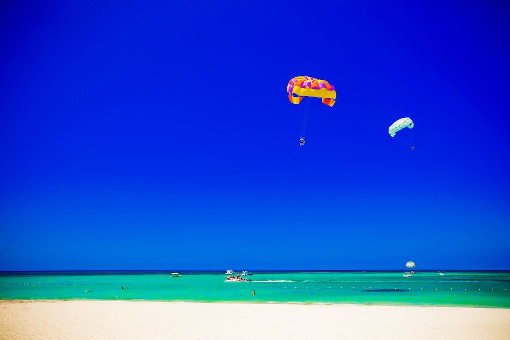 A few steps from the beach and the main beach activities!