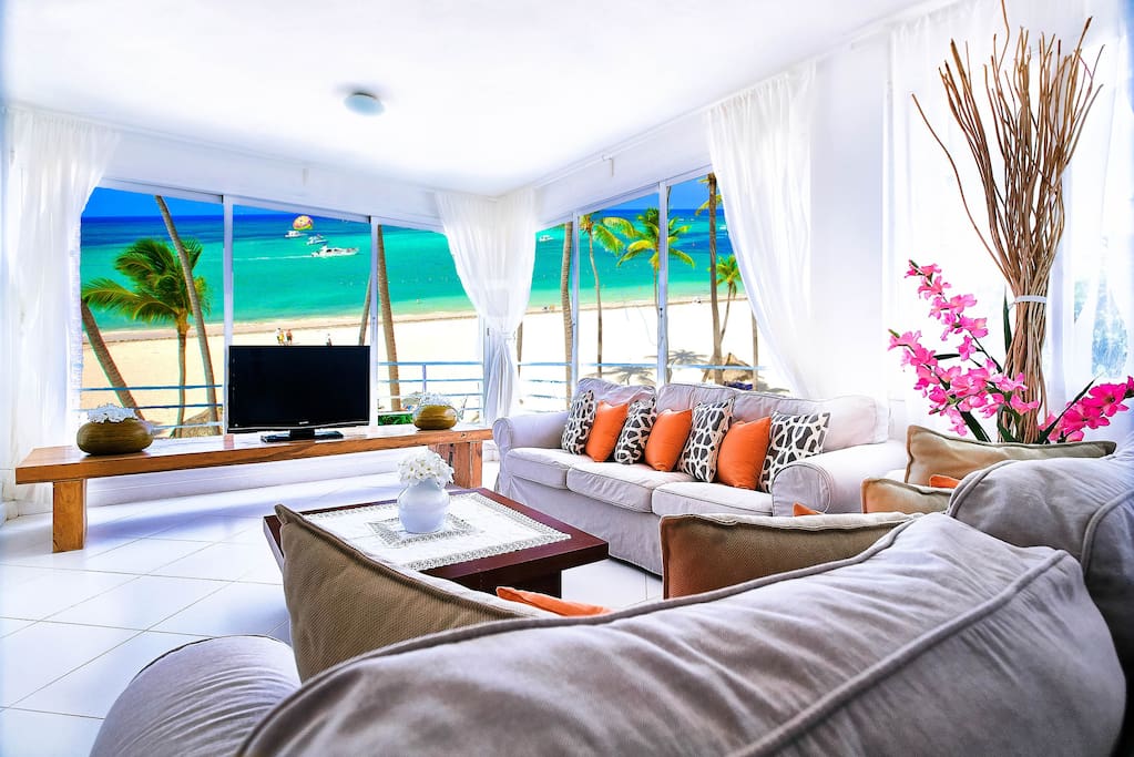 Welcome to our luxury apartment with unbeatable location and breathtaking ocean views!