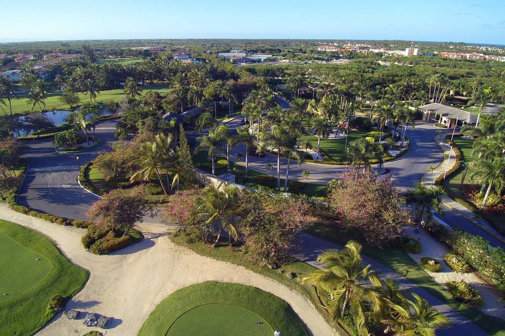 Improve your golf skills on the best course and enjoy the surrounding nature.