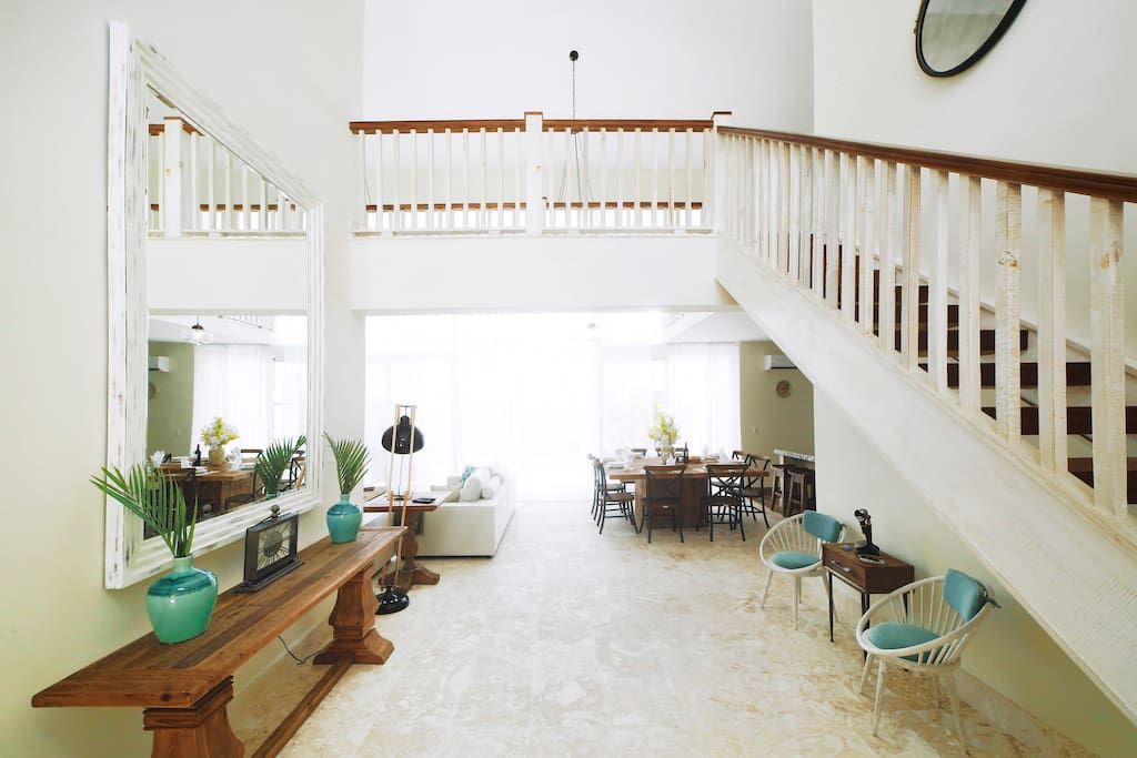 There is enough space to accommodate up to 10 people.