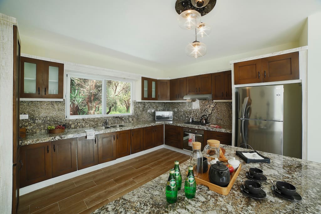 A dream of a chef: a spacious fully equipped kitchen with new utensils.