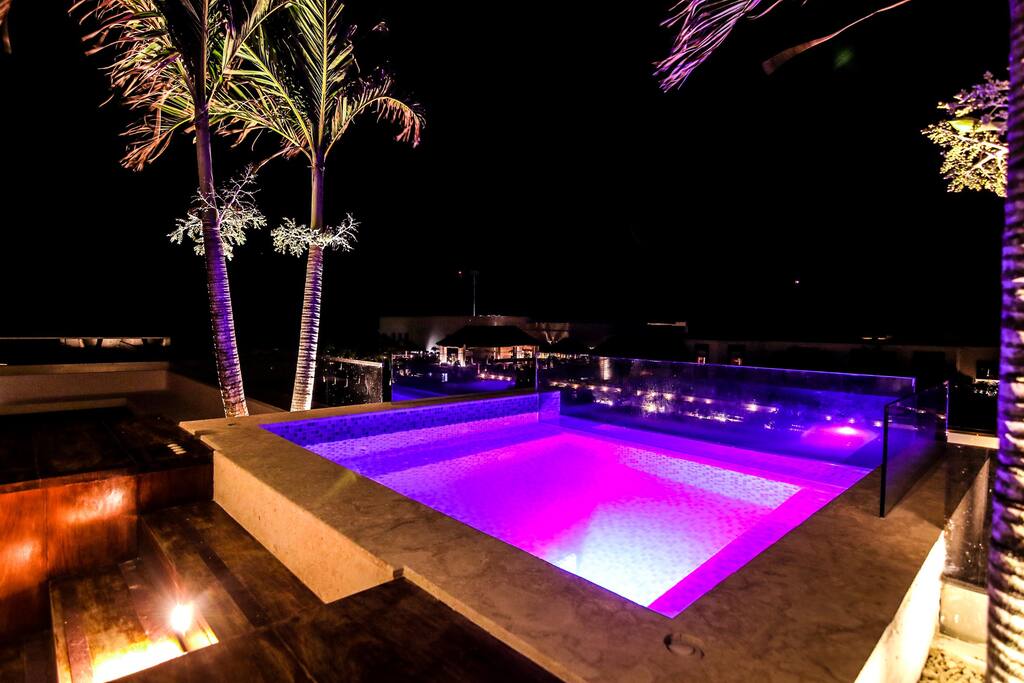 Amazing lighting of the pool for late night swims!