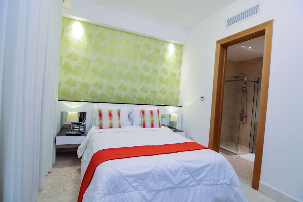 Each bedroom has its en-suite bathroom, where you will find a set of soft high-quality towels for each guest and bathroom essentials