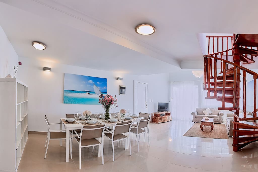 Spacious common area filled with fresh ocean breeze and sunlight