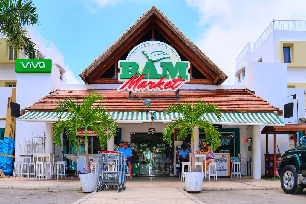 You’ll be within walking distance of a supermarket, two bakeries and two grocery stores, making it easy to keep the kitchen stocked during your stay.