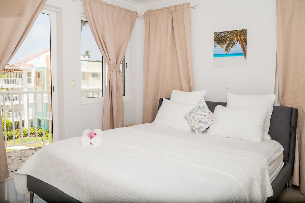 Just take a look at this bed. Sleep comfortable. Be fresh every single day. Enjoy your vacation!