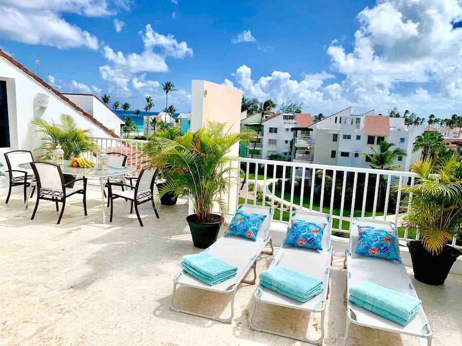 The terrace is spacious and sunny. Great opportunity to spend a lot of time outdoors.