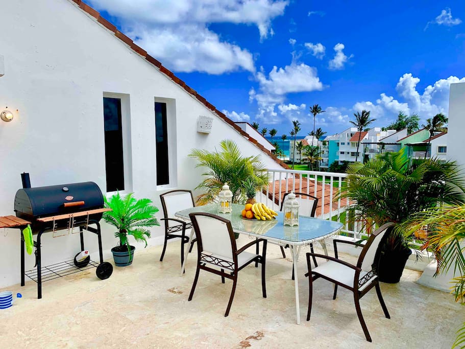 Enjoy wonderful views of the surrounding area, as well as BBQ with a dining area and sun loungers.