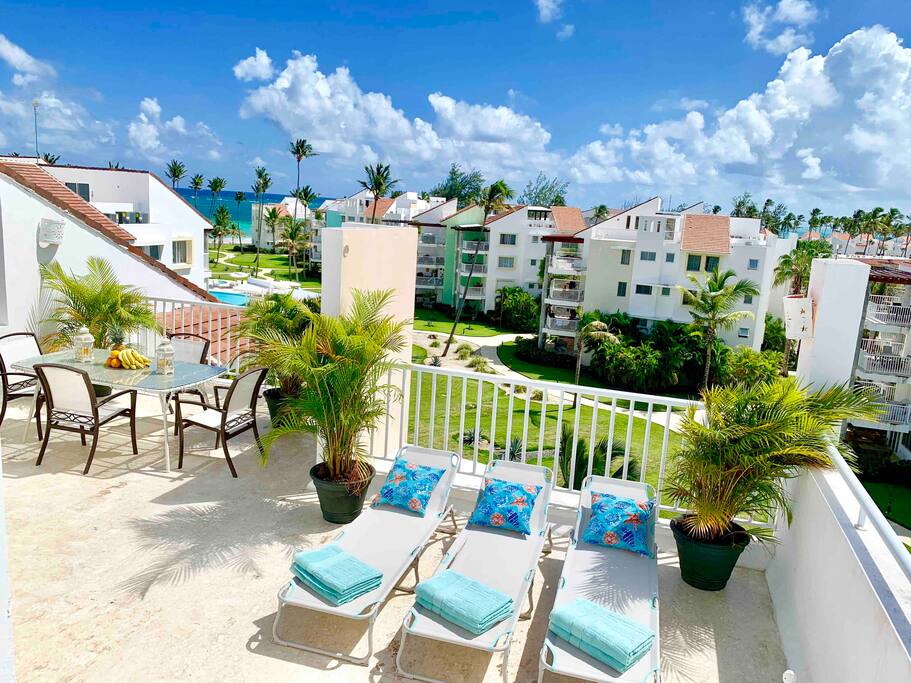 Several comfortable sun loungers are at your disposal. You can sunbathe on the terrace.