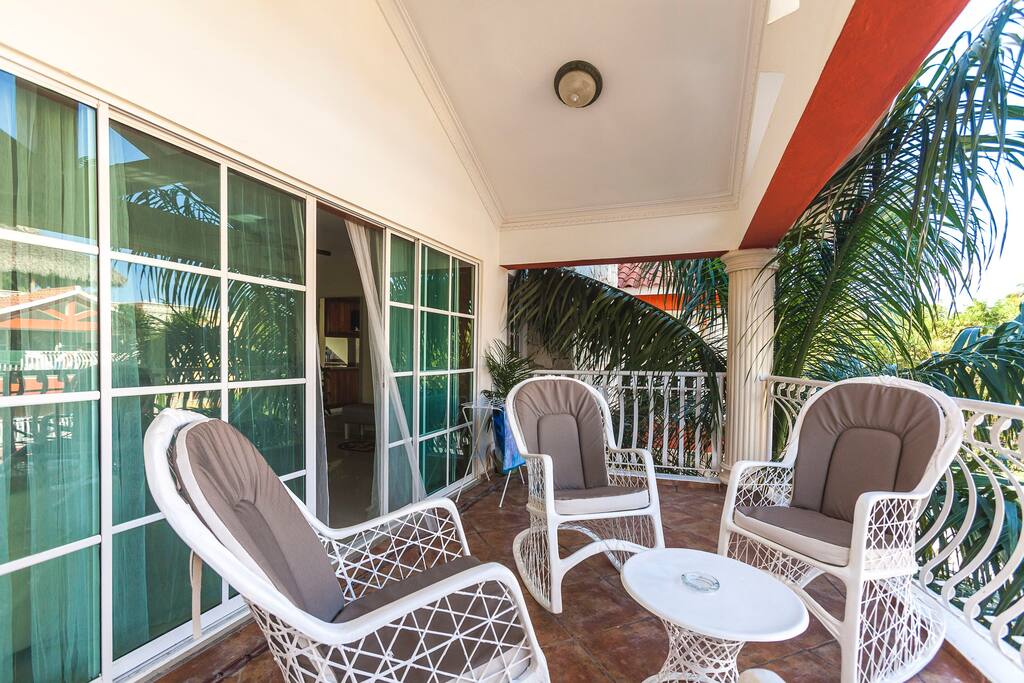 Balcony overlooking the swimming pool. So you can see your friends, kids and family in the pool. And enjoy yourself, your meal and relax!