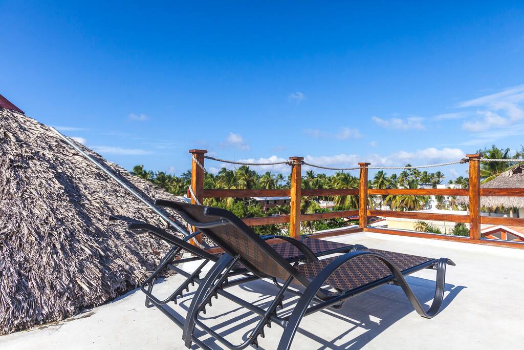 There's a small Private area - we call it the Observation Deck - on the third level, to sunbathe or chit-chat while sipping a mohito. Our favorite!