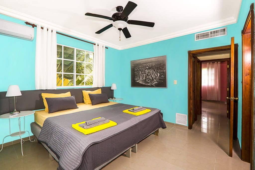 Turquose Comfortable, super king size bed, Bed size 200 cm x 200 cm. It can be divided into two single beds. Fresh linen. A kit of fresh towels so that you can sleep well and enjoy your stay. Every room has a spacious closet so that you can store your things. Lamps, ceiling fan, and air conditioner in every room will make your stay comfortable and enjoyable