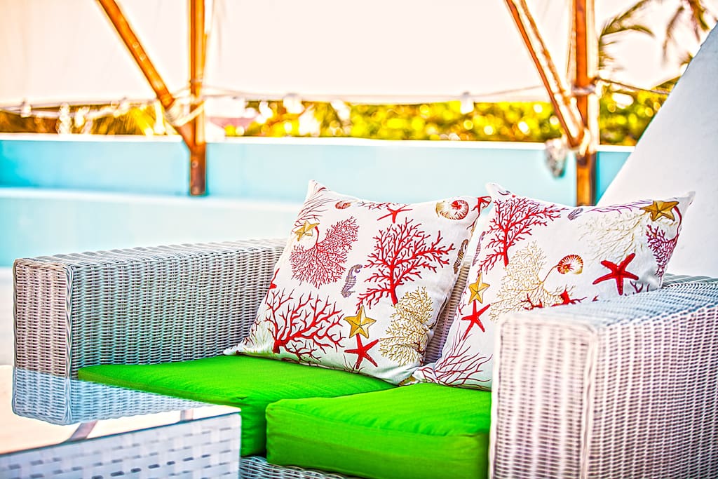 Relax in comfortable chairs and enjoy a nice conversation and cocktails with your friends.