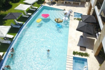 Beach Rock – Golf Courses & Hard Rock Hotel Nearby